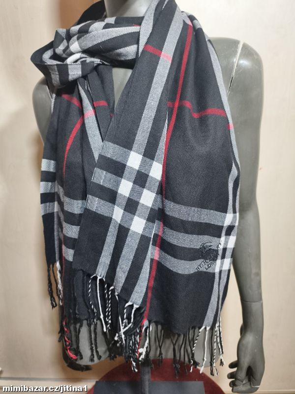 Šála černobíla kostka