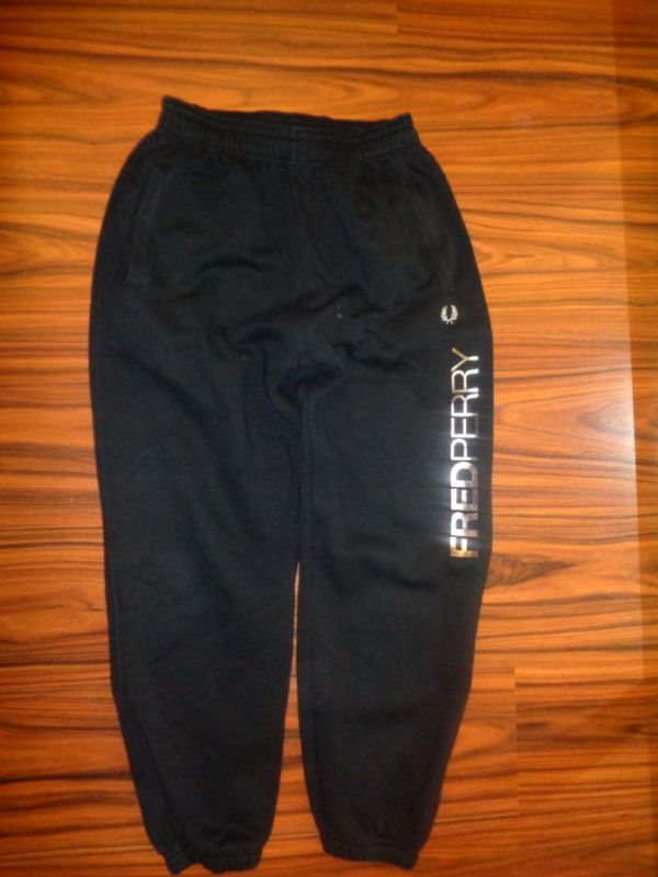 Teplé tmavomodré tepláky Fred Perry
