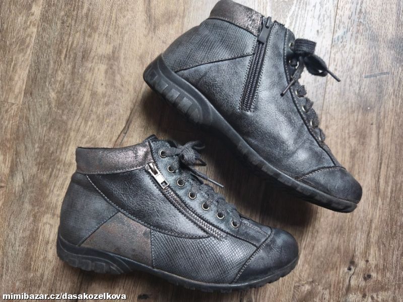 Lehké a pohodlné podzimní boty v.38