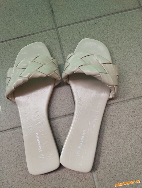 Béžové nazouváky pantofle Bassano