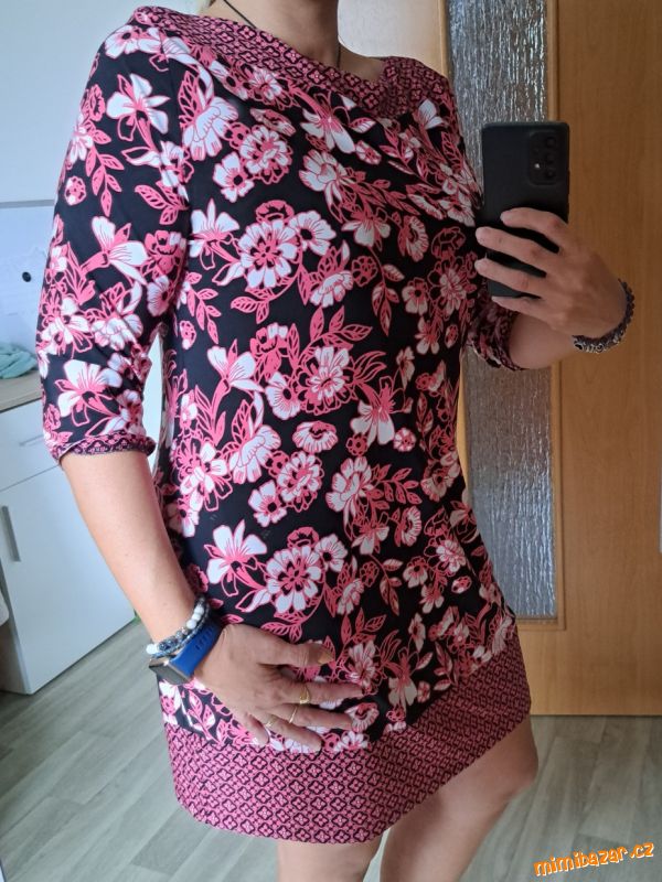 33) krásné vzorované šaty vel. 40/42