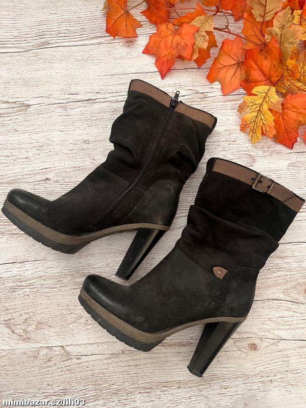 ZATEPLENÉ KOTNÍKOVÉ BOTY NA VYSOKÉM PODPATKU
