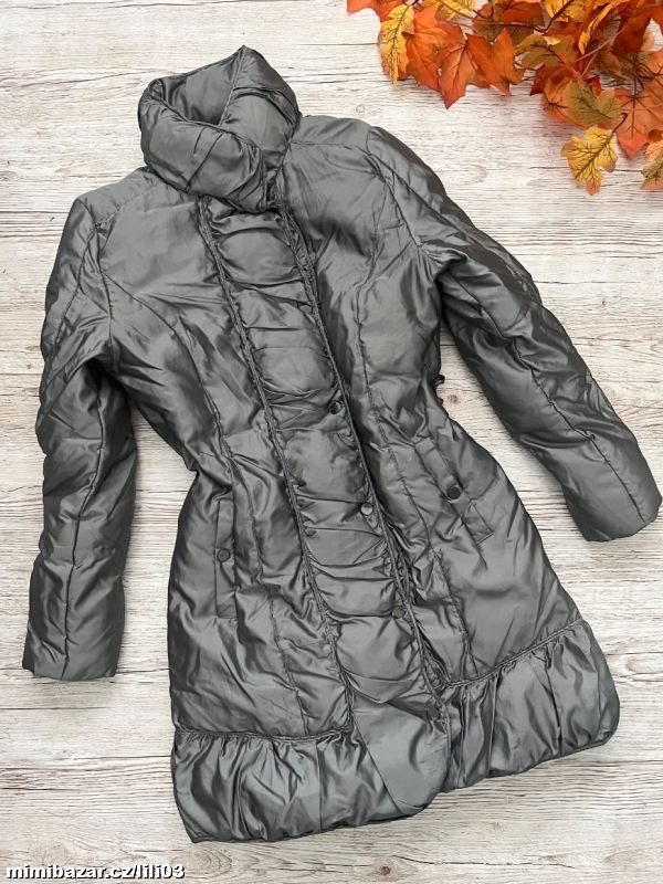 STŘÍBRNOŠEDÝ DLOUHÝ PÉŘOVÝ KABÁT/BUNDA ZARA