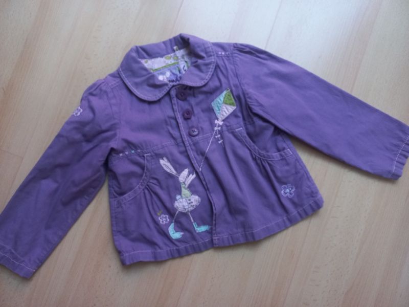 Fialová kabátek se zajíčkem