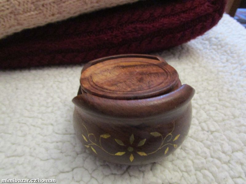 6x dřevěné podšálky ve stojánku, jako nové