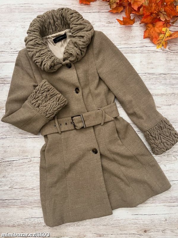 DLOUHÝ BÉŽOVÝ KABÁT S PÁSKEM ZARA