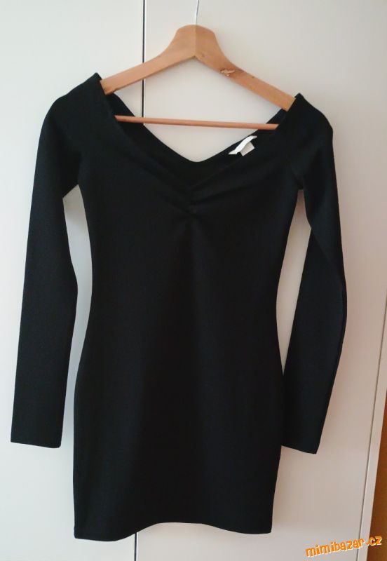 Krásné černé elastické přiléhavé šaty H&M