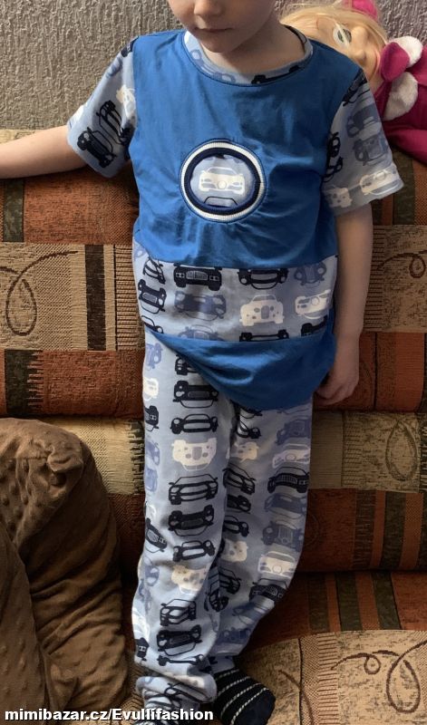Pyžamo s autíčky vel. 4/5 let