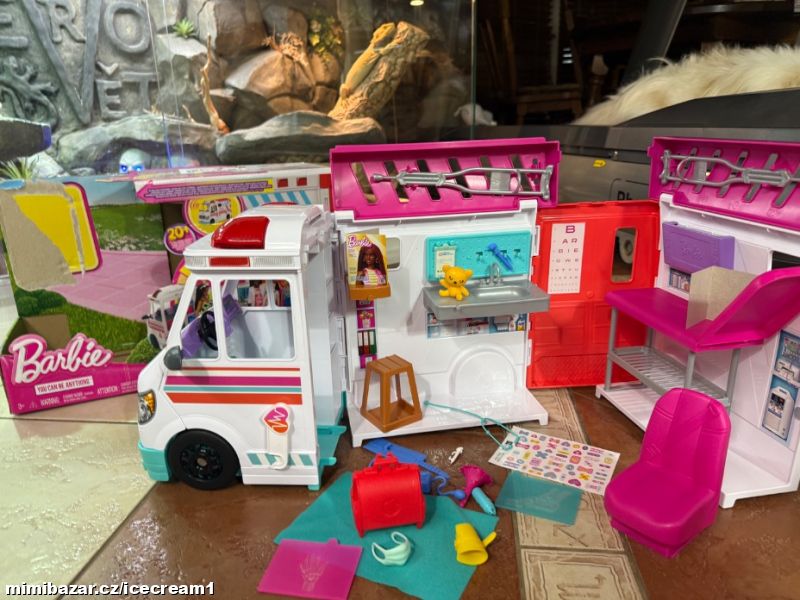 Velká sanitka a klinika Barbie 2v1
