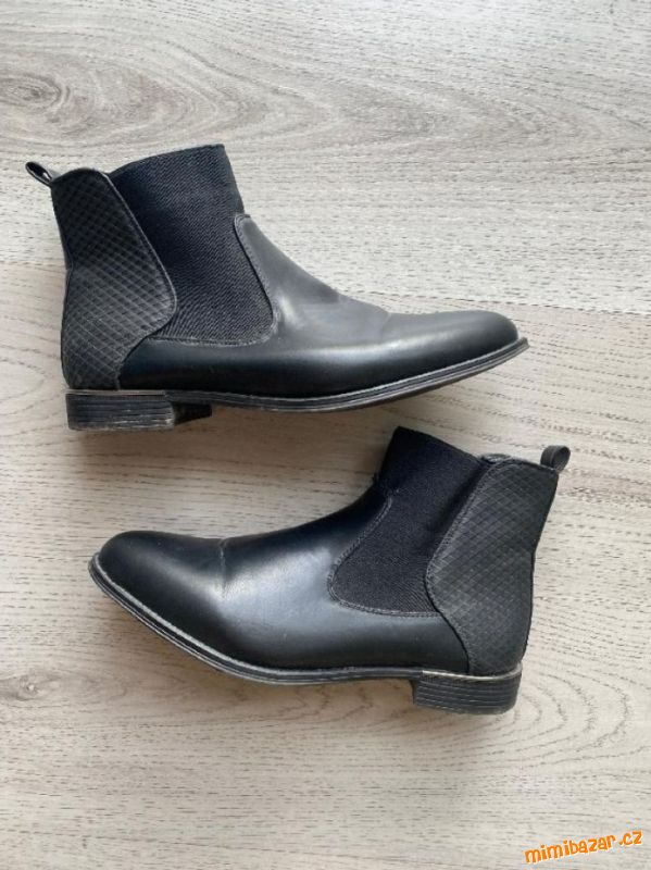 Pěkné polokozačky velikost 40