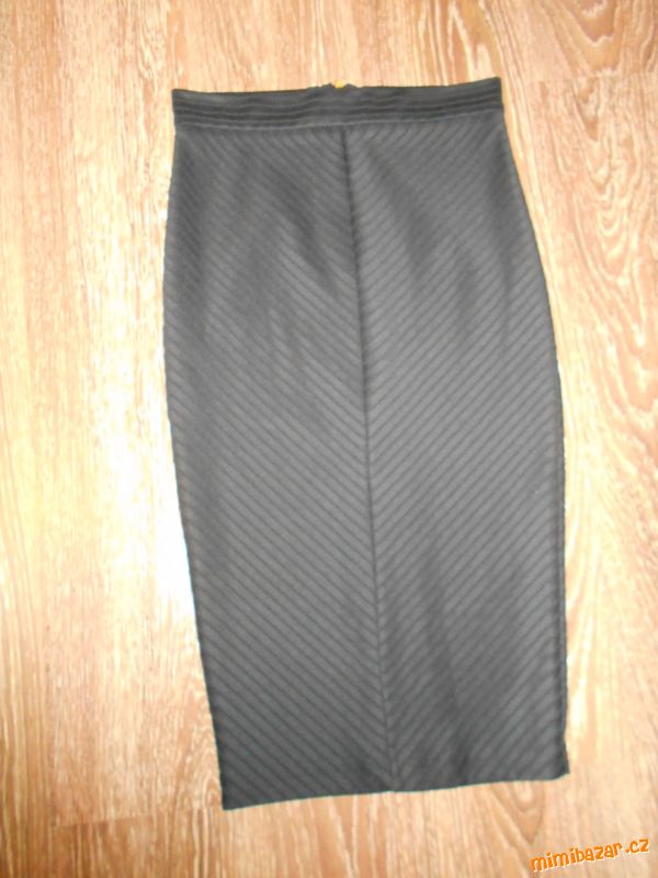 polodlouhá černá podzimní sukně se zipem H&M 40