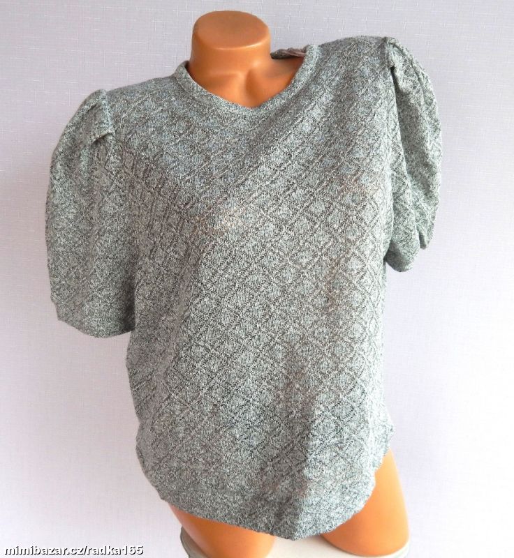 Modní svetřík s nabíraným rukávem vel.48