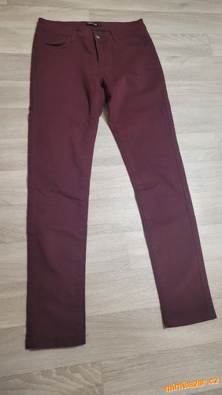vínové kalhoty