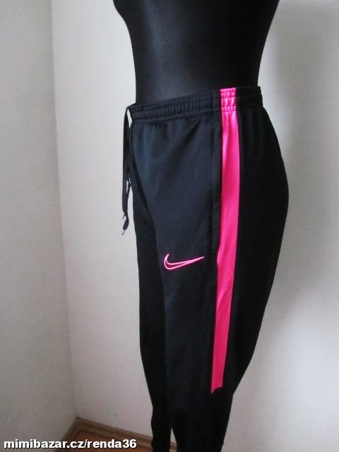 Tepláky Nike vel. S - jako nové