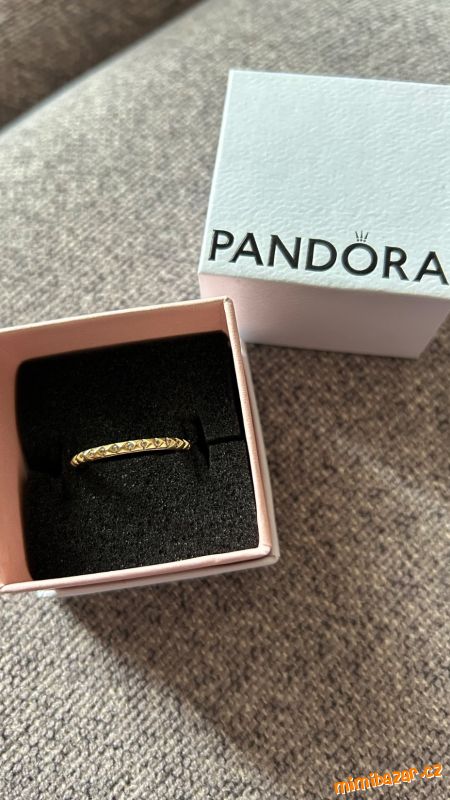 Prsten Pandora Me Shine Pyramidy