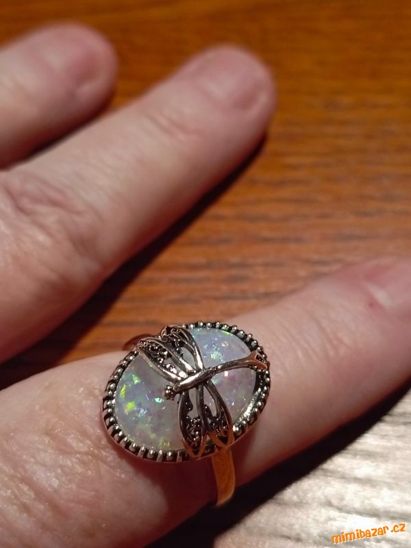 Dámský prsten