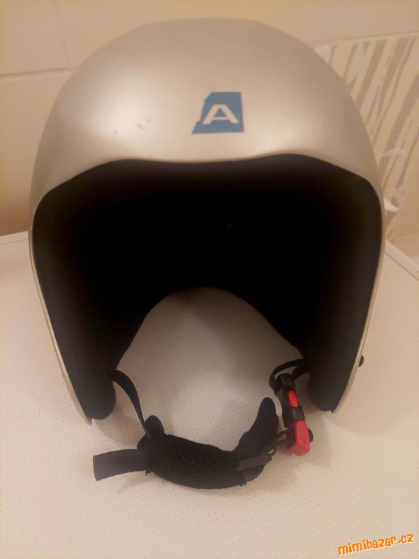 DĚTSKÁ HELMA NA LYŽE/ BRUSLENÍ