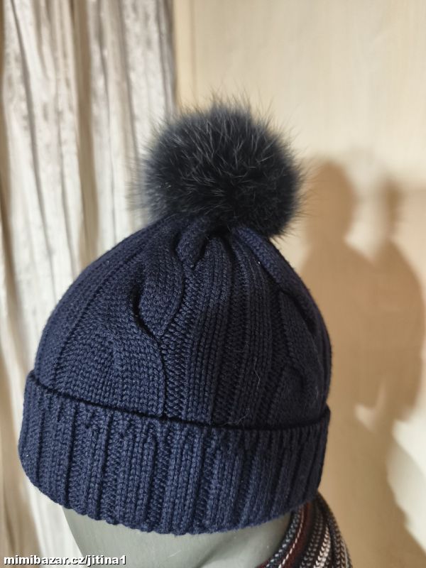 Modrá čepice s pravou kožešinou