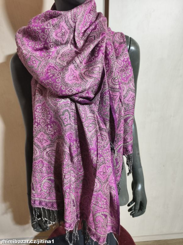 Krásná šála nova