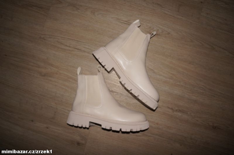 Kotníčkové boty s kožíškem vel.42