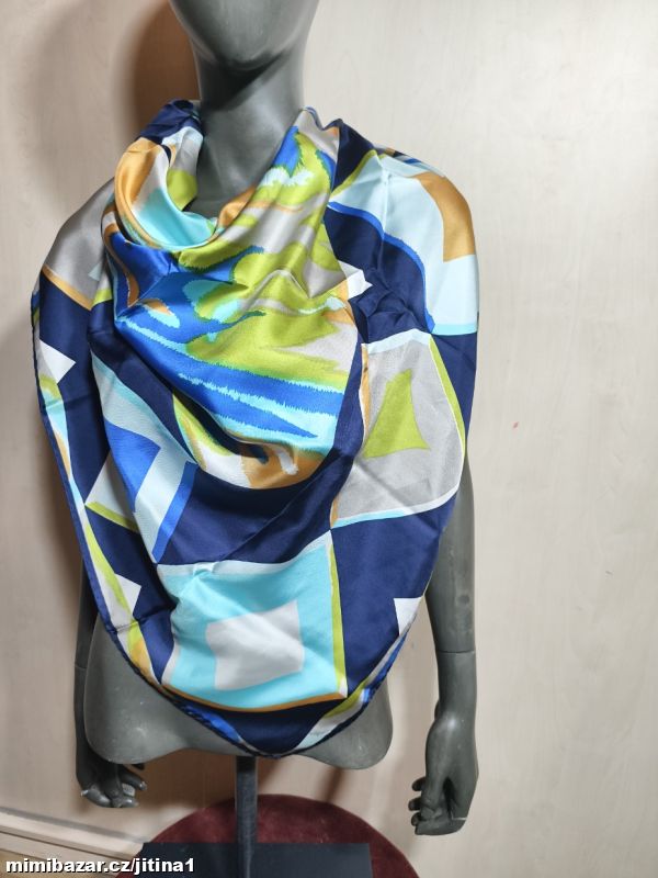 Krásný hedvábný šátek nový