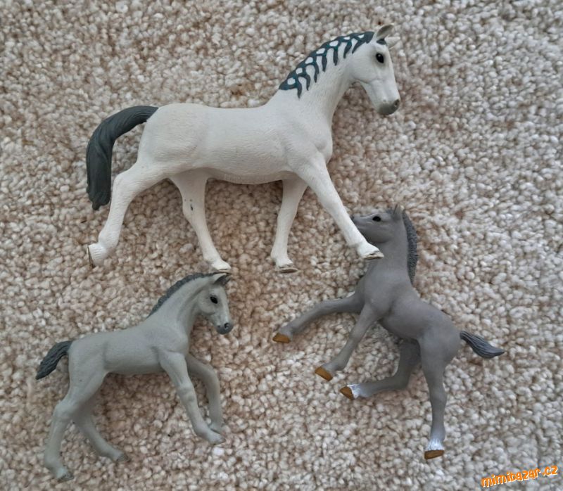 SCHLEICH sada koní i hříbata