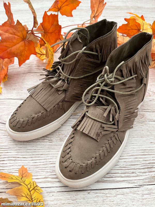 BÉŽOVÉ/KHAKI KOTNÍKOVÉ BOTY SE STŘAPCI