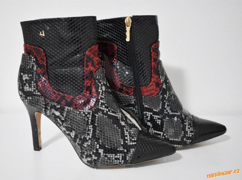 Dámské kotníkové boty na podpatku, vel. 39
