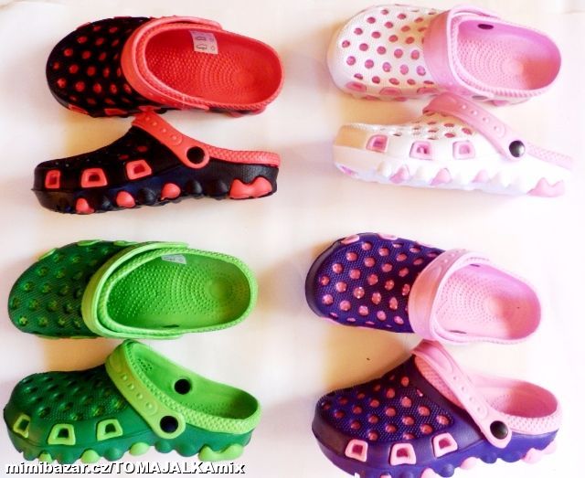 Lehké sandálky, plážovky, nazouváky, pantofle 36-41