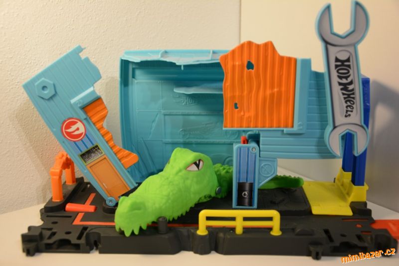Hot Wheels krokodýlí útok