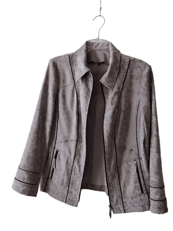 Starorůžová bunda ze zpisy, kapsy na zipy