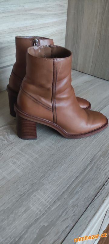 kožené kotníkové boty