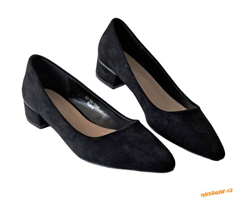 Černé semišové lodičky s ozdobným podpatkem