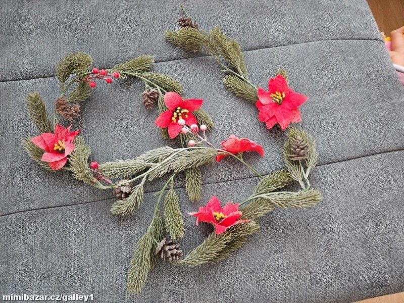 Umělá vánoční girlanda