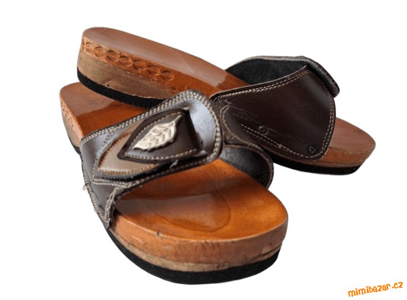 Dřeváky s přeskou