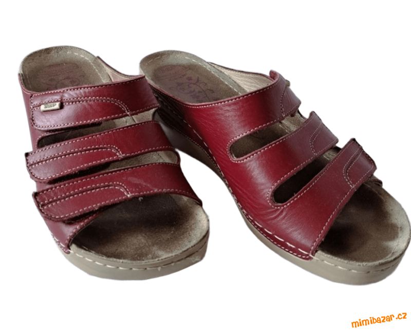 Sandály, pantofle kožené červené na platformě