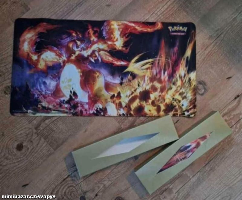 Hrací pokemon podložka s Charizard