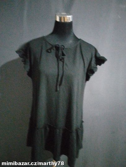 *** KRÁSNÉ DÁMSKÉ TRIKO BEZ VZORU, VEL.M ***