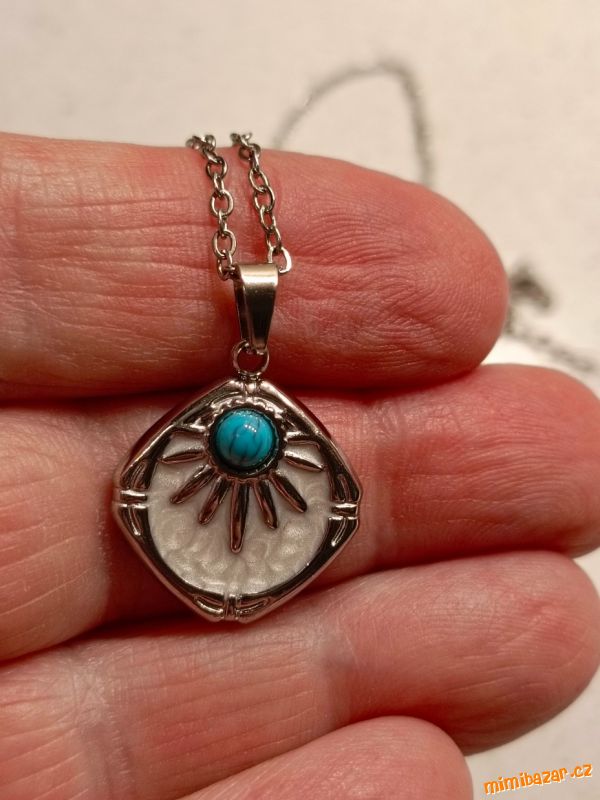 Dámský řetízek s přívěskem