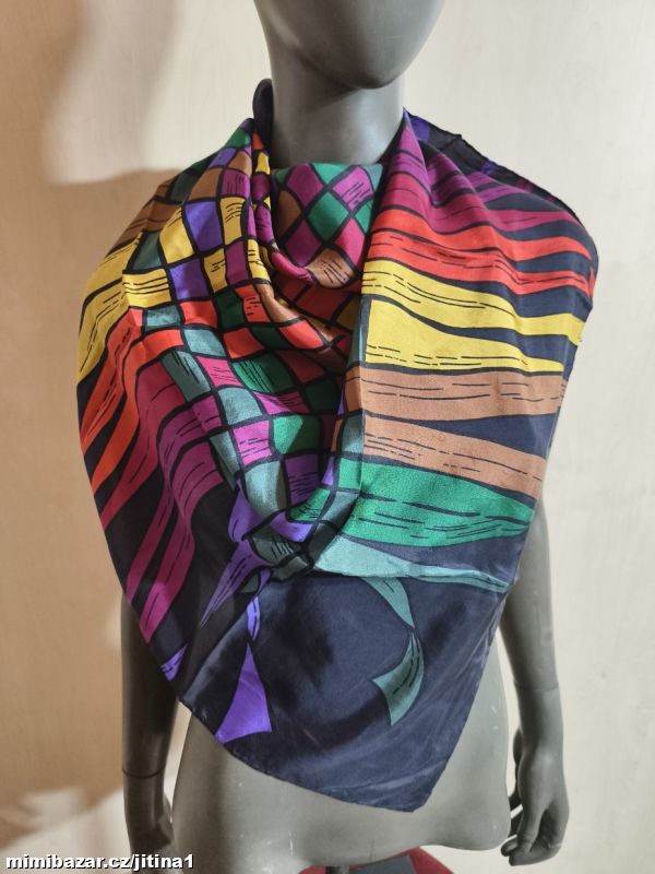 Hedvábný šátek
