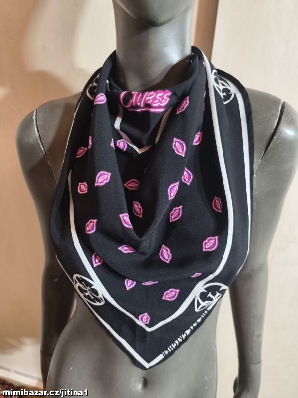 Šátek trojúhelník Guess
