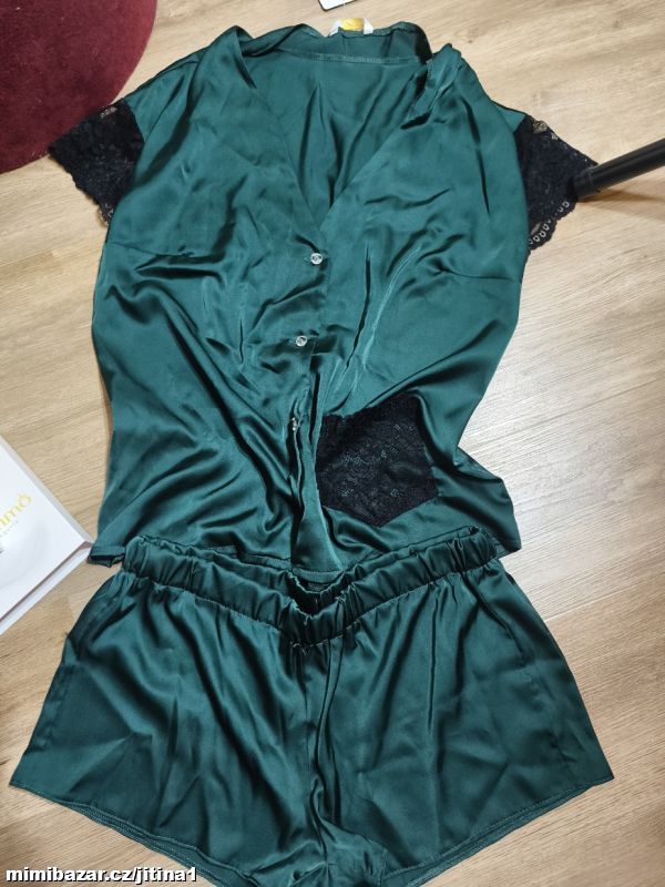 Saténové pyžamo vel M Kalimo