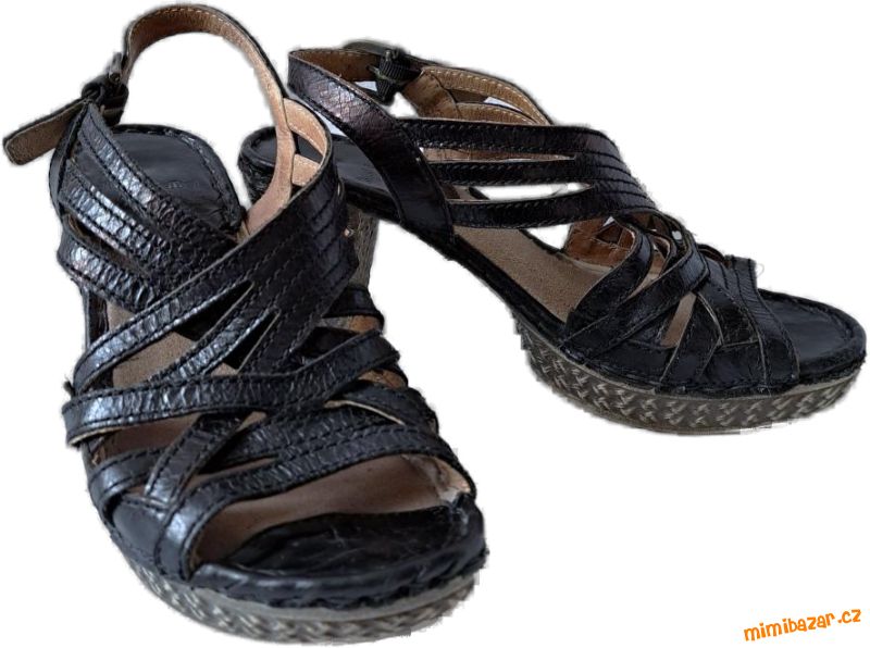 Sandály černé na podpatku