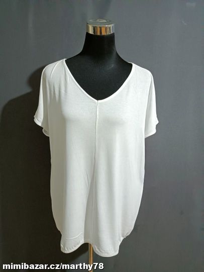*** KRÁSNÉ DÁMSKÉ TRIKO BEZ VZORU, VEL.44/46 ***