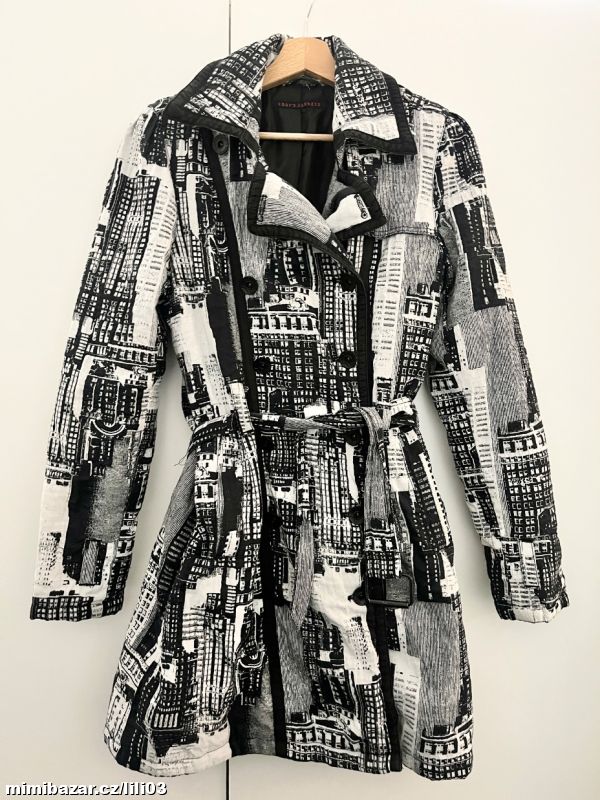 ZATEPLENÝ DLOUHÝ VZOROVANÝ KABÁT S PÁSKEM