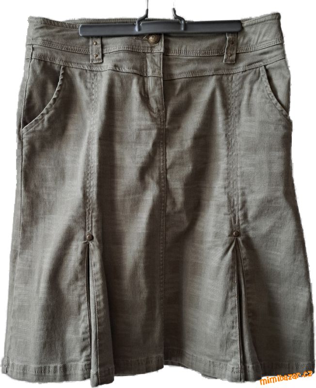 Dámska sukně ze sklady a kapsami
