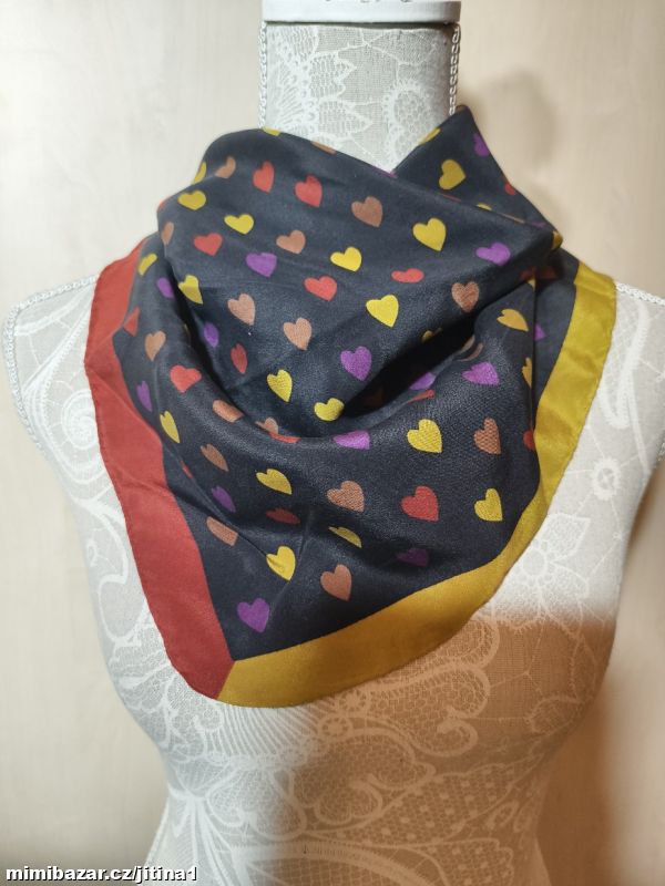 Malý hedvábný šátek