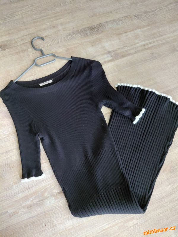 ÚPLETOVÉ ČERNÉ ŠATY S 3/4 RUKÁVEM