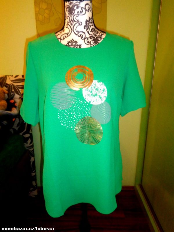 Nádherná lahvově zelená halenka s aplikací