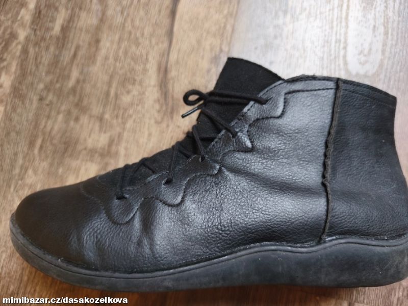 Černé kožené kotníkové boty v.37